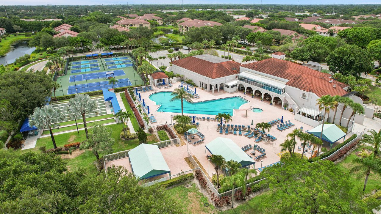 For Sale: $215,000 (3 beds, 2 baths, 1692 Square Feet)