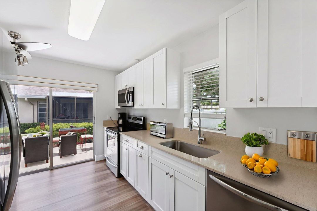 Active With Contract: $2,150 (2 beds, 2 baths, 1044 Square Feet)