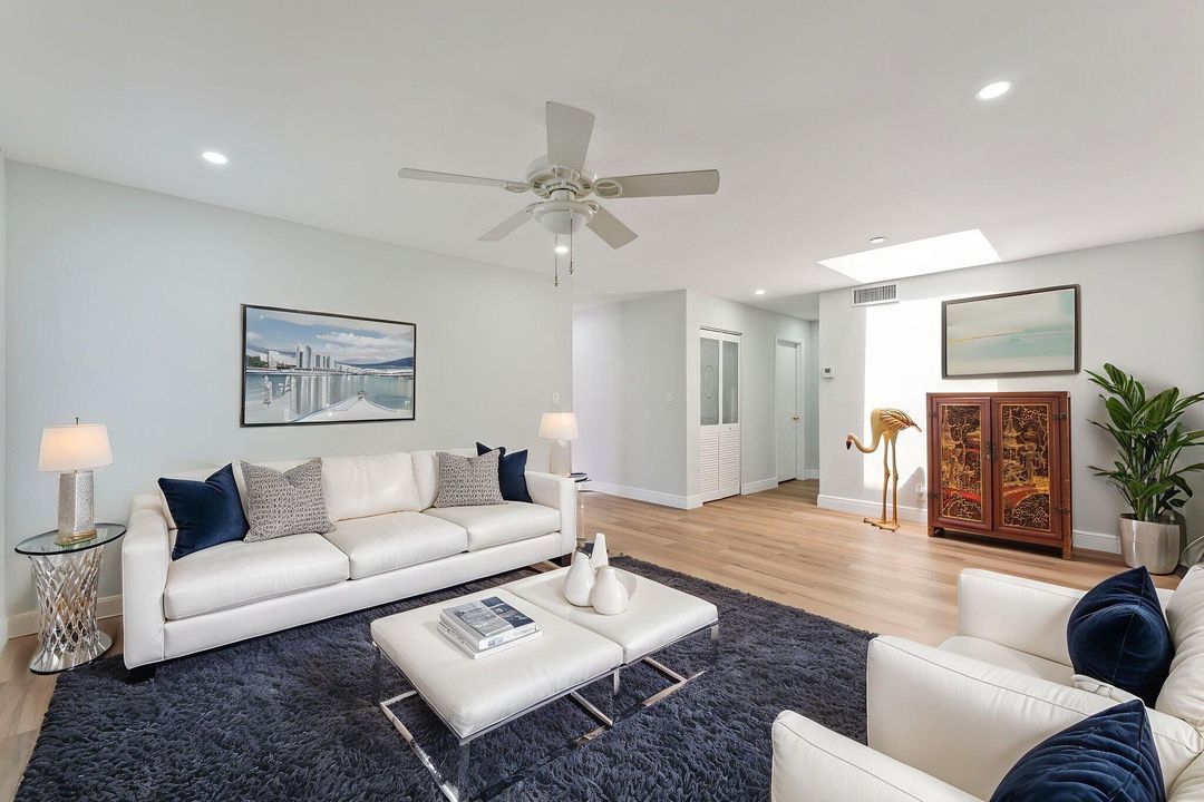 Active With Contract: $2,150 (2 beds, 2 baths, 1044 Square Feet)