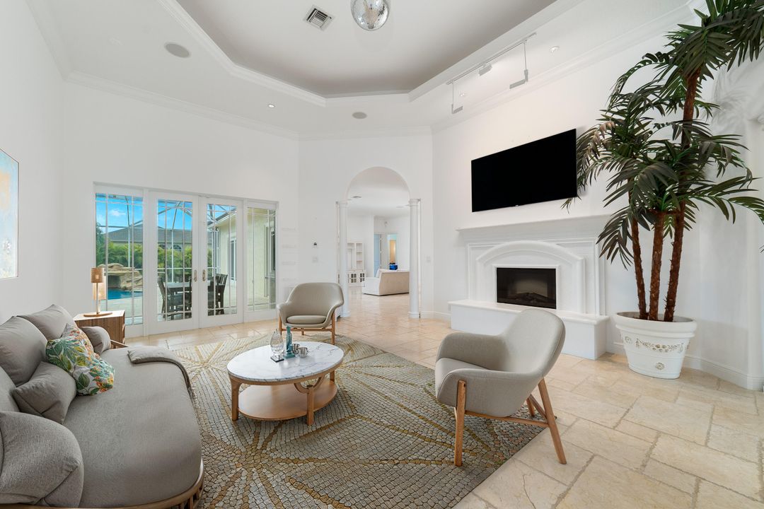 Под контрактом: $1,350,000 (5 спален, 6 ванн, 4095 Квадратных фут)