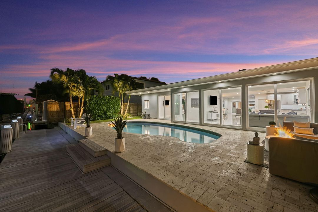 For Sale: $1,750,000 (3 beds, 2 baths, 1834 Square Feet)