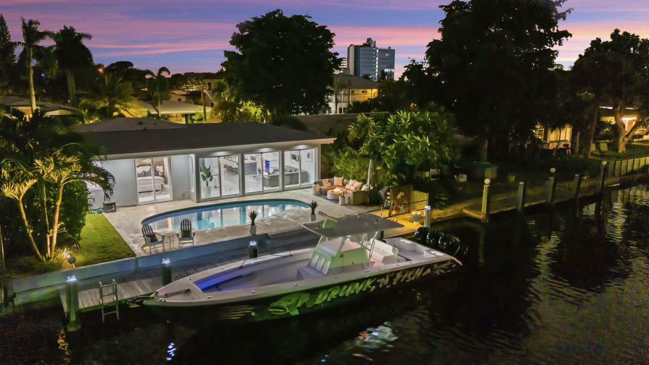 For Sale: $1,750,000 (3 beds, 2 baths, 1834 Square Feet)