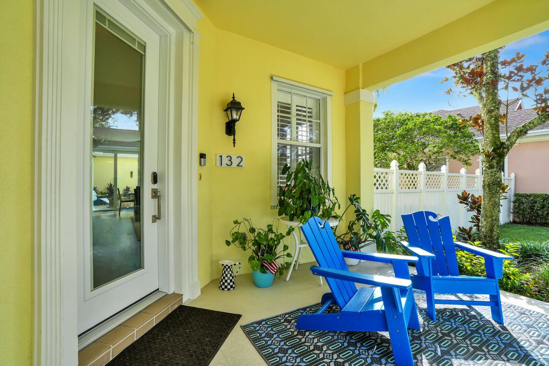 合同活跃: $1,125,000 (3 贝兹, 2 浴室, 2038 平方英尺)