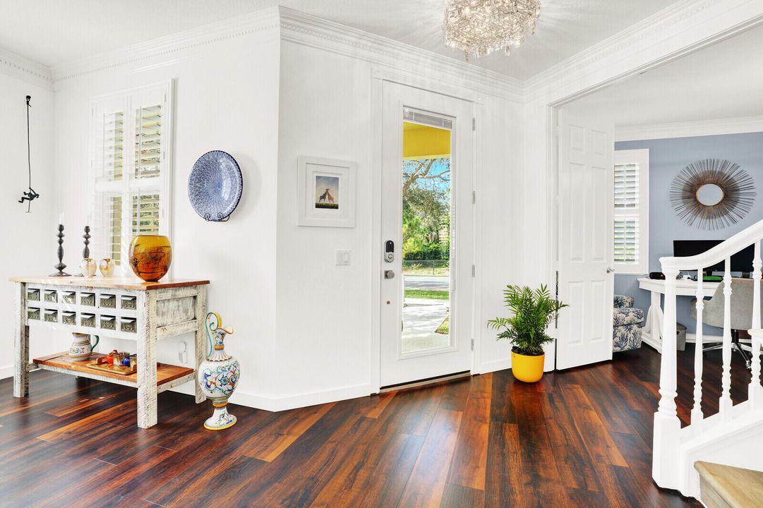 合同活跃: $1,125,000 (3 贝兹, 2 浴室, 2038 平方英尺)