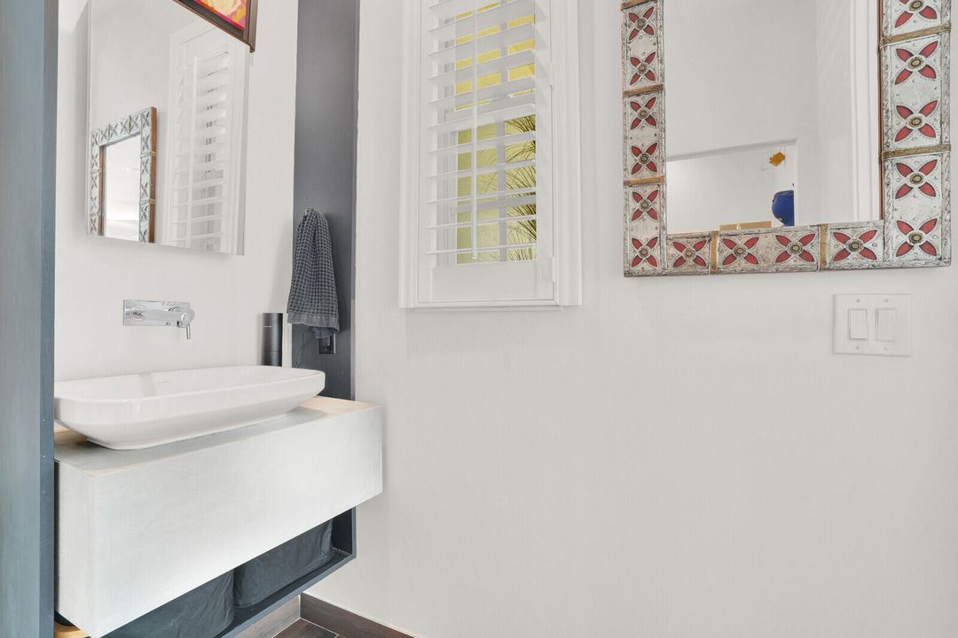 合同活跃: $1,125,000 (3 贝兹, 2 浴室, 2038 平方英尺)