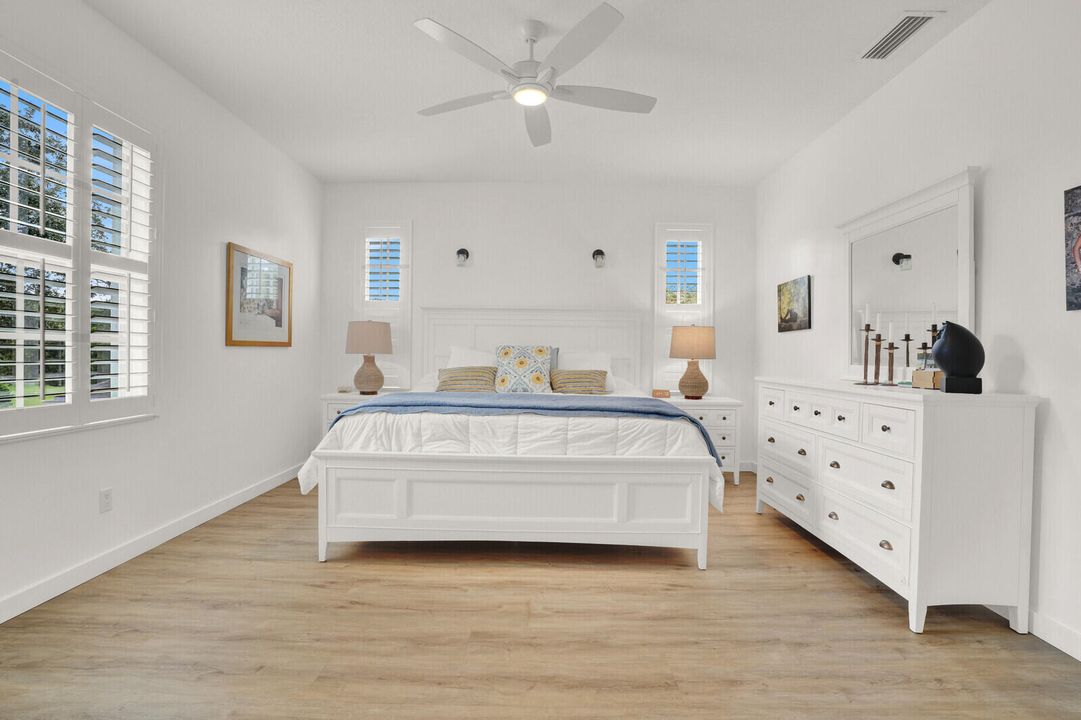 合同活跃: $1,125,000 (3 贝兹, 2 浴室, 2038 平方英尺)