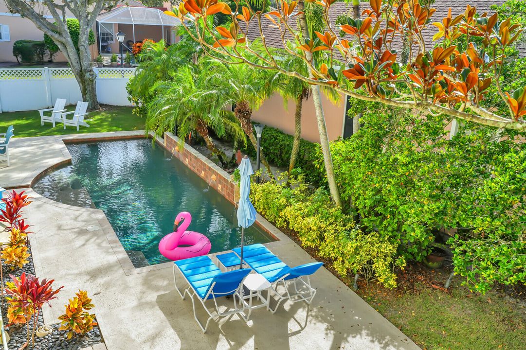 合同活跃: $1,125,000 (3 贝兹, 2 浴室, 2038 平方英尺)