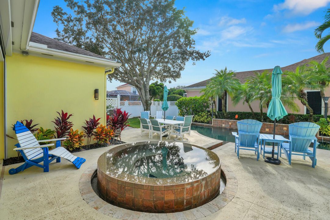 合同活跃: $1,125,000 (3 贝兹, 2 浴室, 2038 平方英尺)