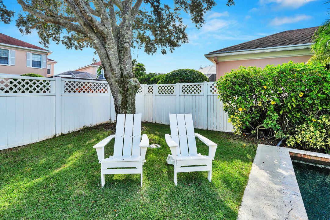 合同活跃: $1,125,000 (3 贝兹, 2 浴室, 2038 平方英尺)