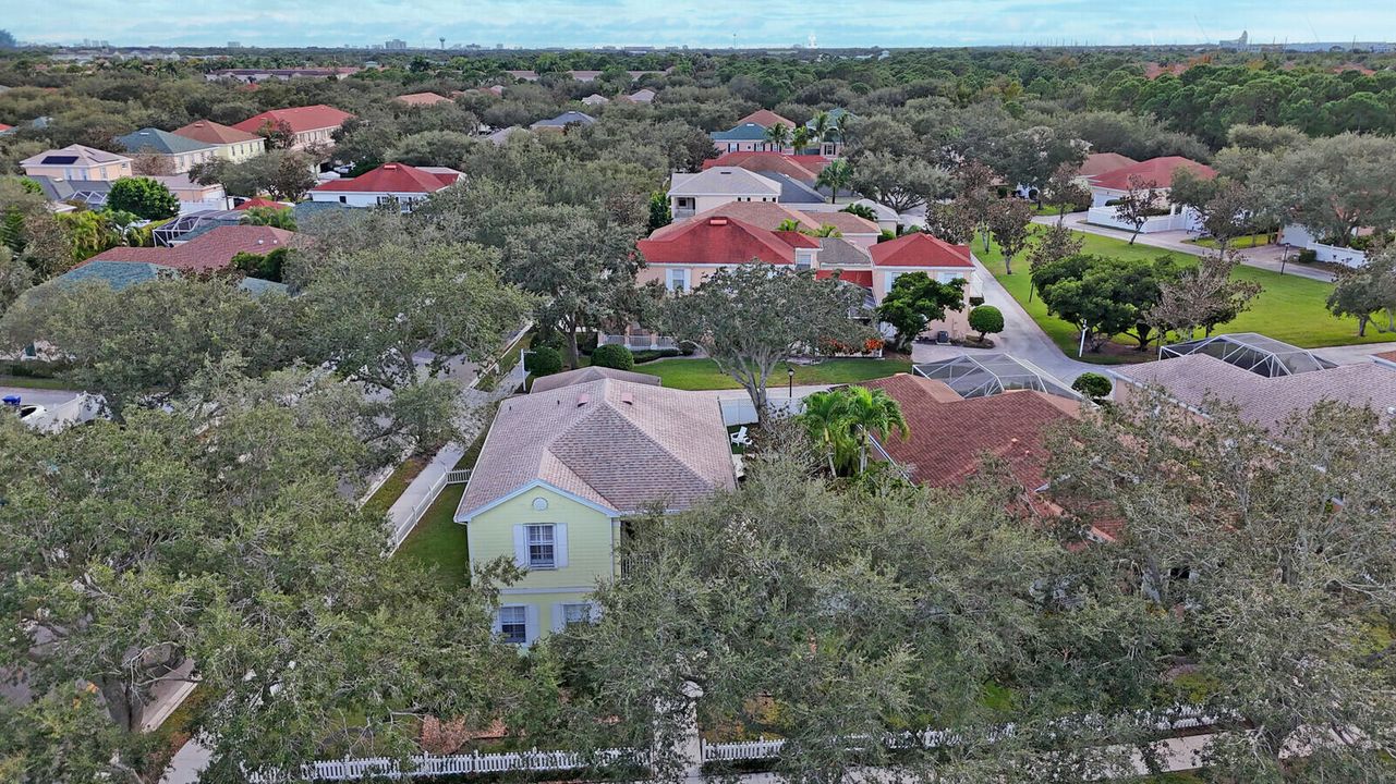 合同活跃: $1,125,000 (3 贝兹, 2 浴室, 2038 平方英尺)