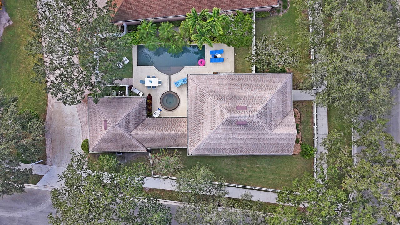 合同活跃: $1,125,000 (3 贝兹, 2 浴室, 2038 平方英尺)