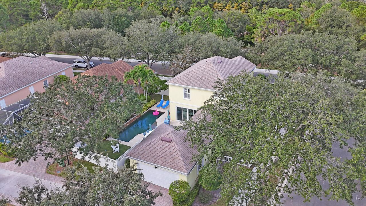 合同活跃: $1,125,000 (3 贝兹, 2 浴室, 2038 平方英尺)