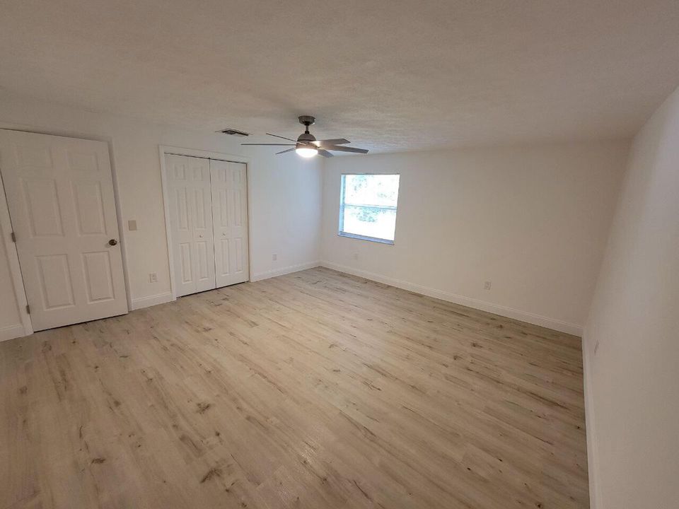 合同活跃: $330,000 (5 贝兹, 3 浴室, 2172 平方英尺)