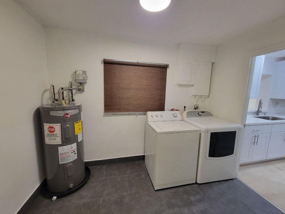 合同活跃: $330,000 (5 贝兹, 3 浴室, 2172 平方英尺)