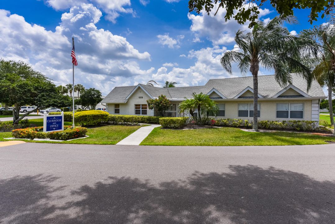 For Rent: $1,900 (2 beds, 2 baths, 964 Square Feet)