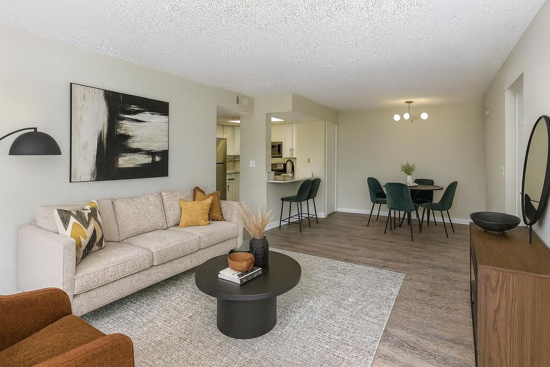 For Rent: $1,900 (2 beds, 2 baths, 964 Square Feet)