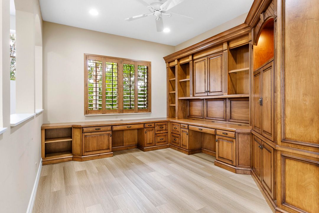 En Venta: $609,000 (3 camas, 3 baños, 2750 Pies cuadrados)