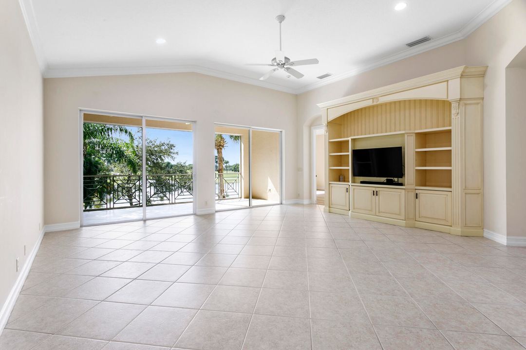 En Venta: $609,000 (3 camas, 3 baños, 2750 Pies cuadrados)