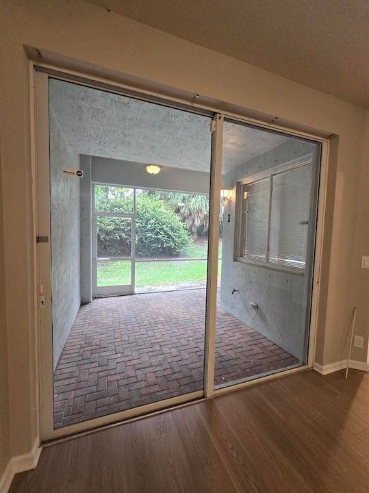 Под контрактом: $2,650 (3 спален, 2 ванн, 1651 Квадратных фут)