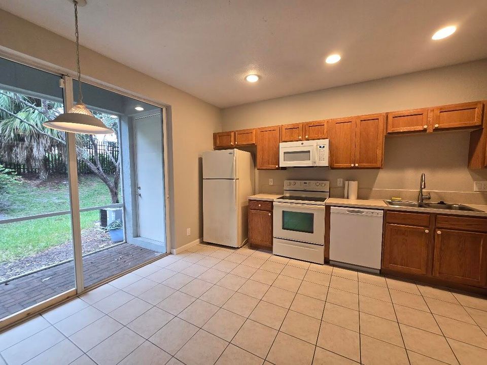 Под контрактом: $2,650 (3 спален, 2 ванн, 1651 Квадратных фут)