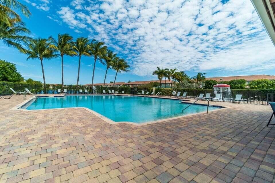 Под контрактом: $2,650 (3 спален, 2 ванн, 1651 Квадратных фут)