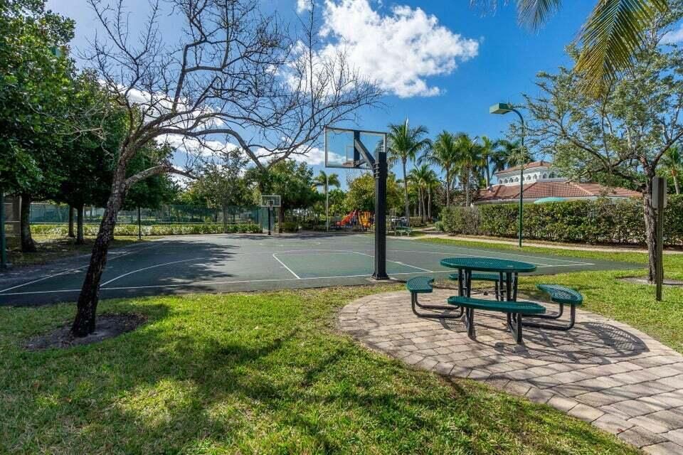 Под контрактом: $2,650 (3 спален, 2 ванн, 1651 Квадратных фут)