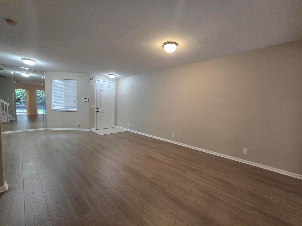 Под контрактом: $2,650 (3 спален, 2 ванн, 1651 Квадратных фут)