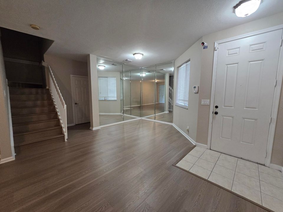 Под контрактом: $2,650 (3 спален, 2 ванн, 1651 Квадратных фут)