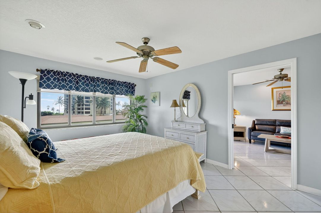 待售: $239,000 (1 贝兹, 1 浴室, 689 平方英尺)