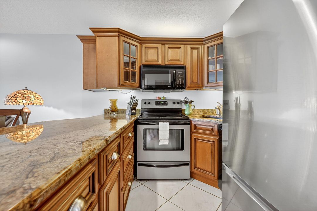 待售: $239,000 (1 贝兹, 1 浴室, 689 平方英尺)