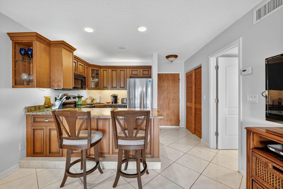 待售: $239,000 (1 贝兹, 1 浴室, 689 平方英尺)