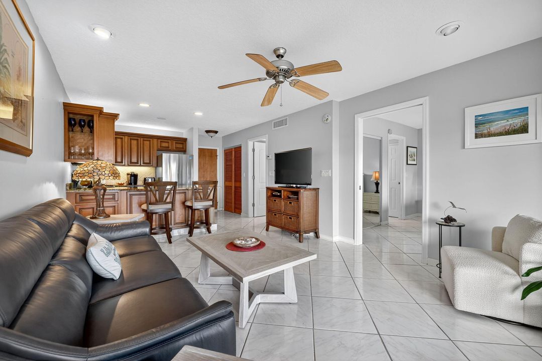 待售: $239,000 (1 贝兹, 1 浴室, 689 平方英尺)