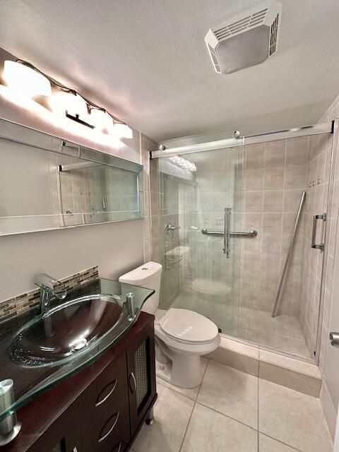For Rent: $1,700 (2 beds, 1 baths, 835 Square Feet)