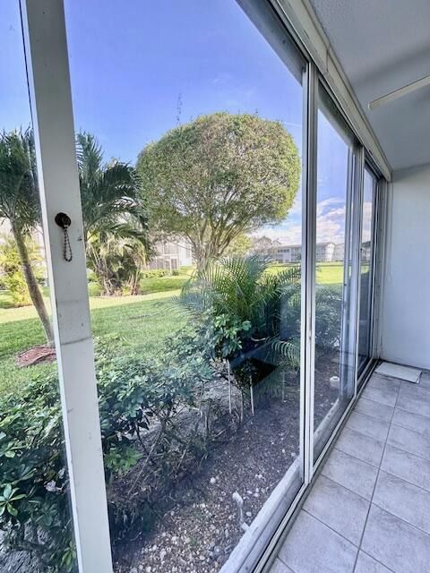 For Rent: $1,700 (2 beds, 1 baths, 835 Square Feet)