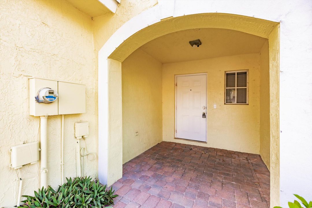 Active With Contract: $2,550 (3 beds, 2 baths, 1612 Square Feet)