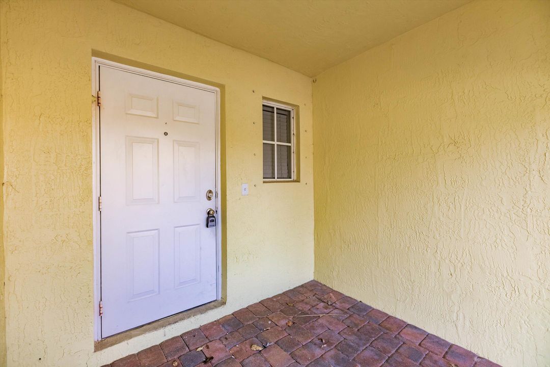 Active With Contract: $2,550 (3 beds, 2 baths, 1612 Square Feet)