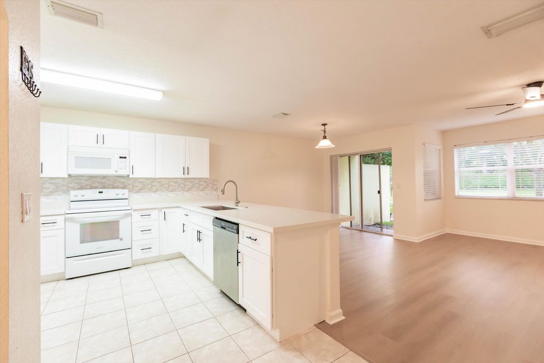 Active With Contract: $2,550 (3 beds, 2 baths, 1612 Square Feet)
