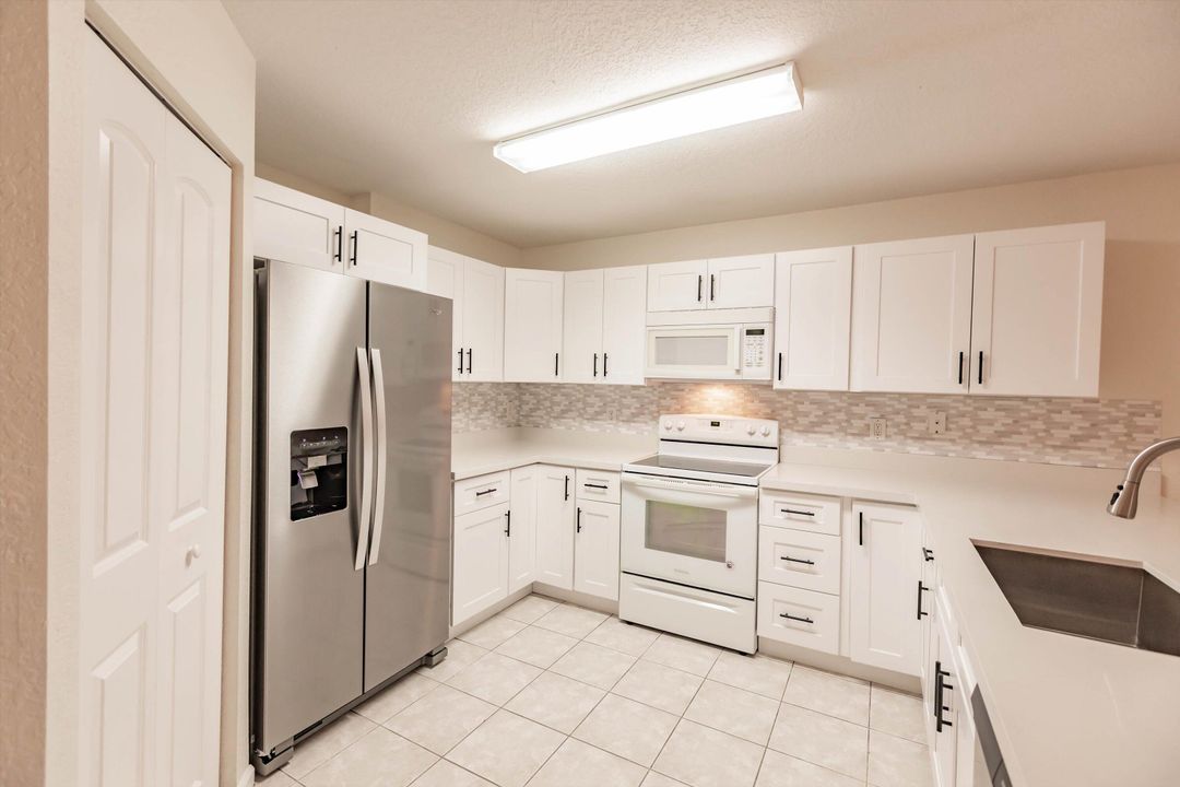 Active With Contract: $2,550 (3 beds, 2 baths, 1612 Square Feet)