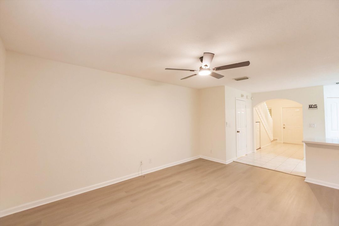 Active With Contract: $2,550 (3 beds, 2 baths, 1612 Square Feet)