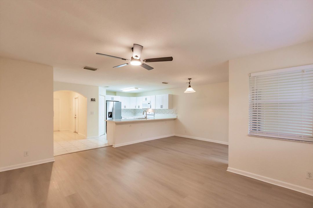 Active With Contract: $2,550 (3 beds, 2 baths, 1612 Square Feet)