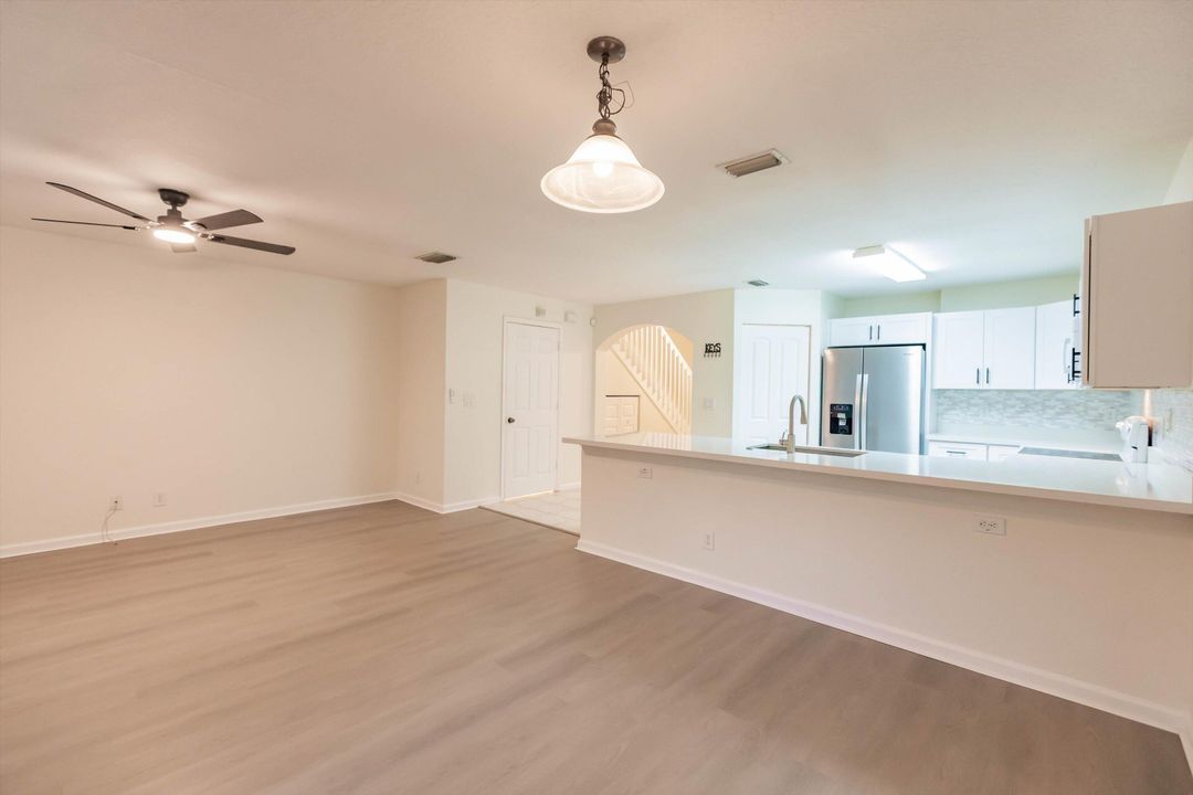 Active With Contract: $2,550 (3 beds, 2 baths, 1612 Square Feet)