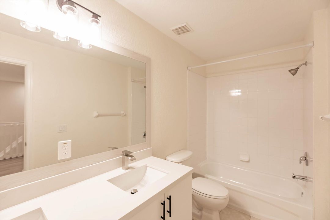 Active With Contract: $2,550 (3 beds, 2 baths, 1612 Square Feet)