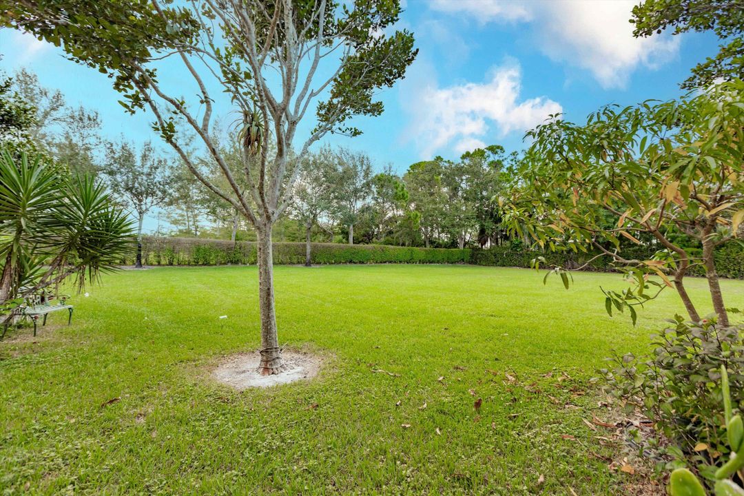 Active With Contract: $2,550 (3 beds, 2 baths, 1612 Square Feet)