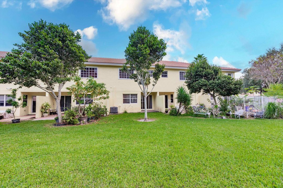 Active With Contract: $2,550 (3 beds, 2 baths, 1612 Square Feet)