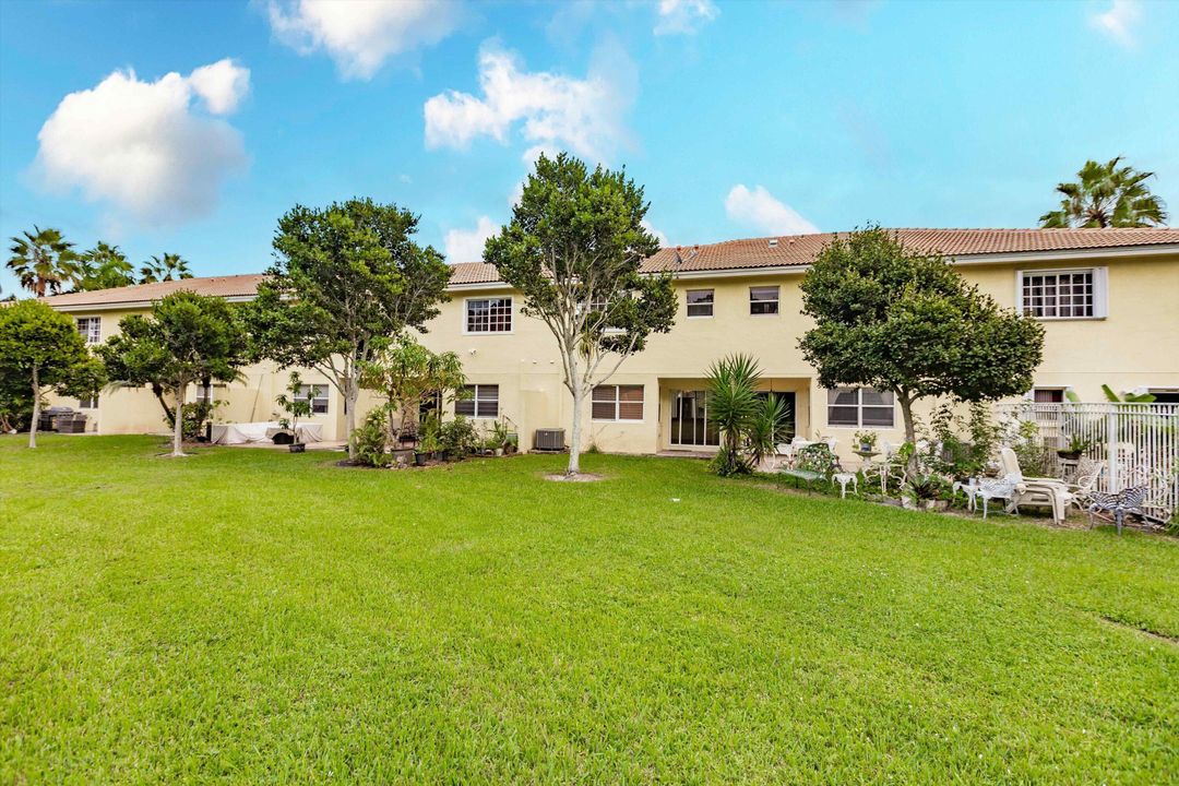 Active With Contract: $2,550 (3 beds, 2 baths, 1612 Square Feet)