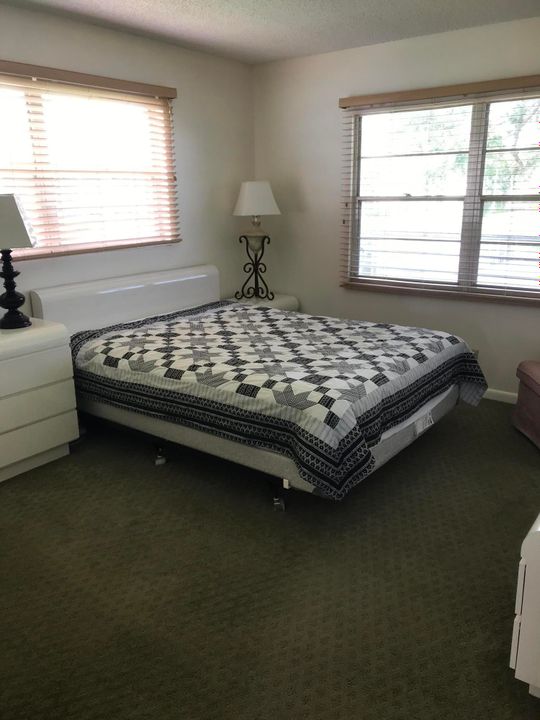 合同活跃: $99,000 (2 贝兹, 1 浴室, 819 平方英尺)