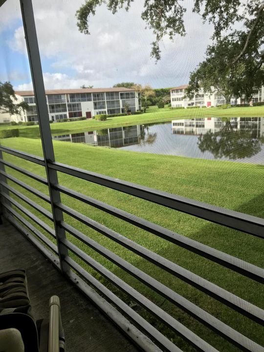 合同活跃: $99,000 (2 贝兹, 1 浴室, 819 平方英尺)