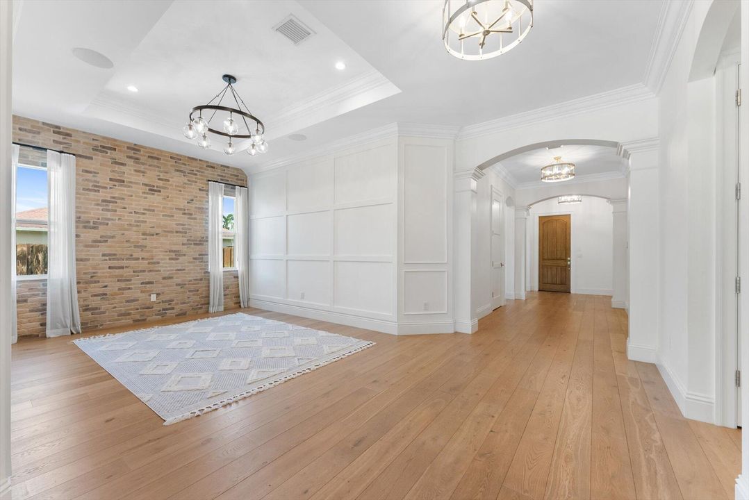 For Sale: $2,175,000 (5 beds, 3 baths, 2808 Square Feet)