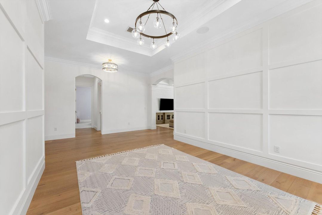 For Sale: $2,175,000 (5 beds, 3 baths, 2808 Square Feet)