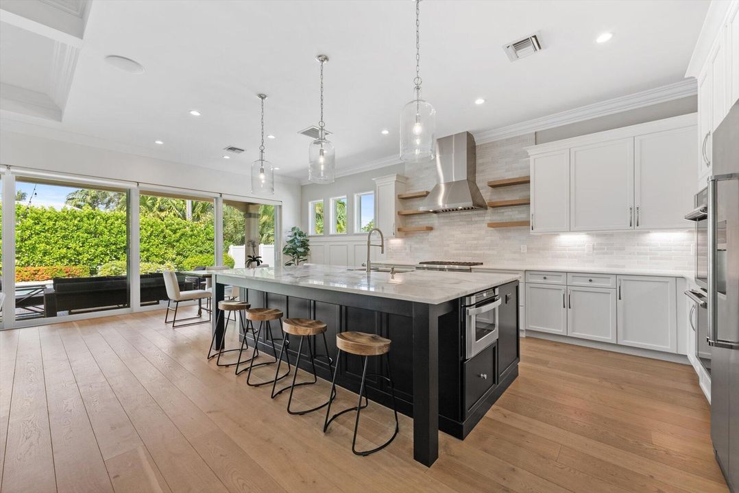 For Sale: $2,175,000 (5 beds, 3 baths, 2808 Square Feet)